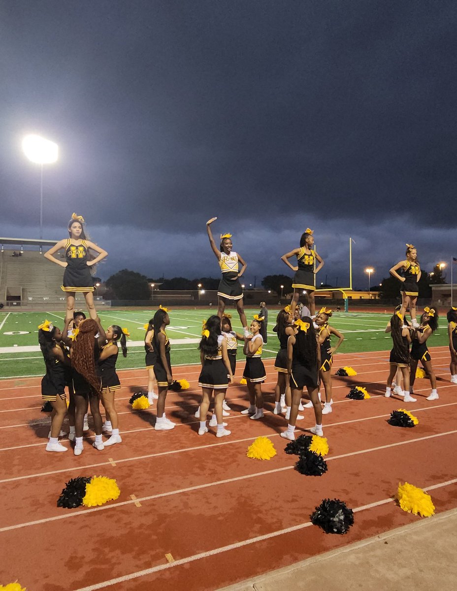 Friday Night Lights 💛 <a href="/AliefHastingsHS/">Alief Hastings HS🐾</a>