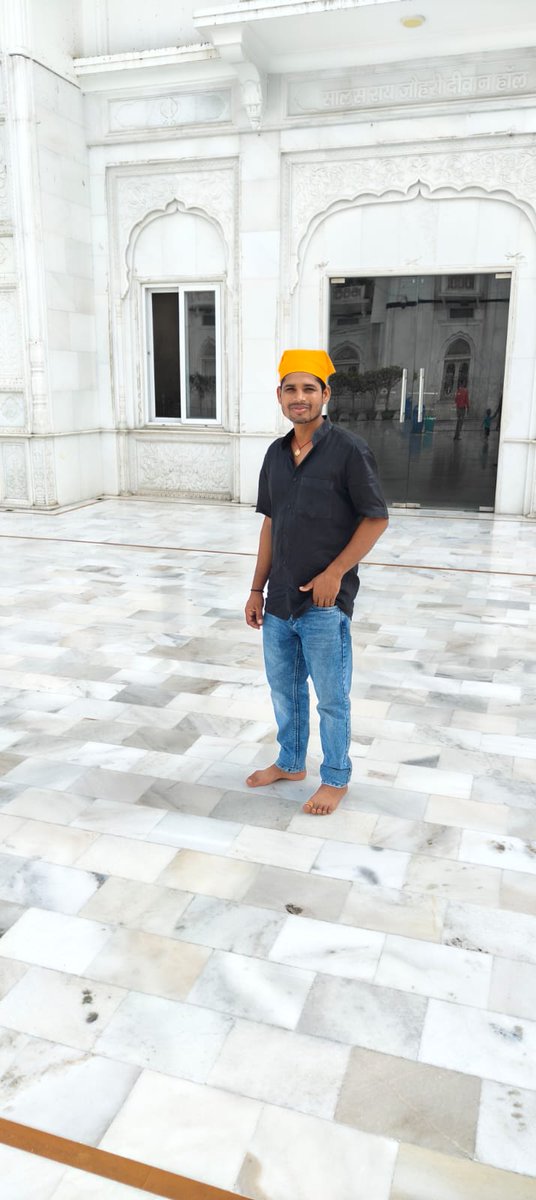 वक्रतुण्ड महाकाय सूर्यकोटि समप्रभ। 
निर्विघ्नं कुरु मे देव सर्वकार्येषु सर्वदा॥
श्री विघ्नहर्ता भगवान गणेश जी सभी देशवासियों को सुख-समृद्धि और वैभवशाली जीवन प्रदान करें ऐसी हमारी प्रार्थना है। 
"ॐ गं गणपतये नमो नमः"
"गणपति बाप्पा मोरया, मंगलमूर्ति मोरया"