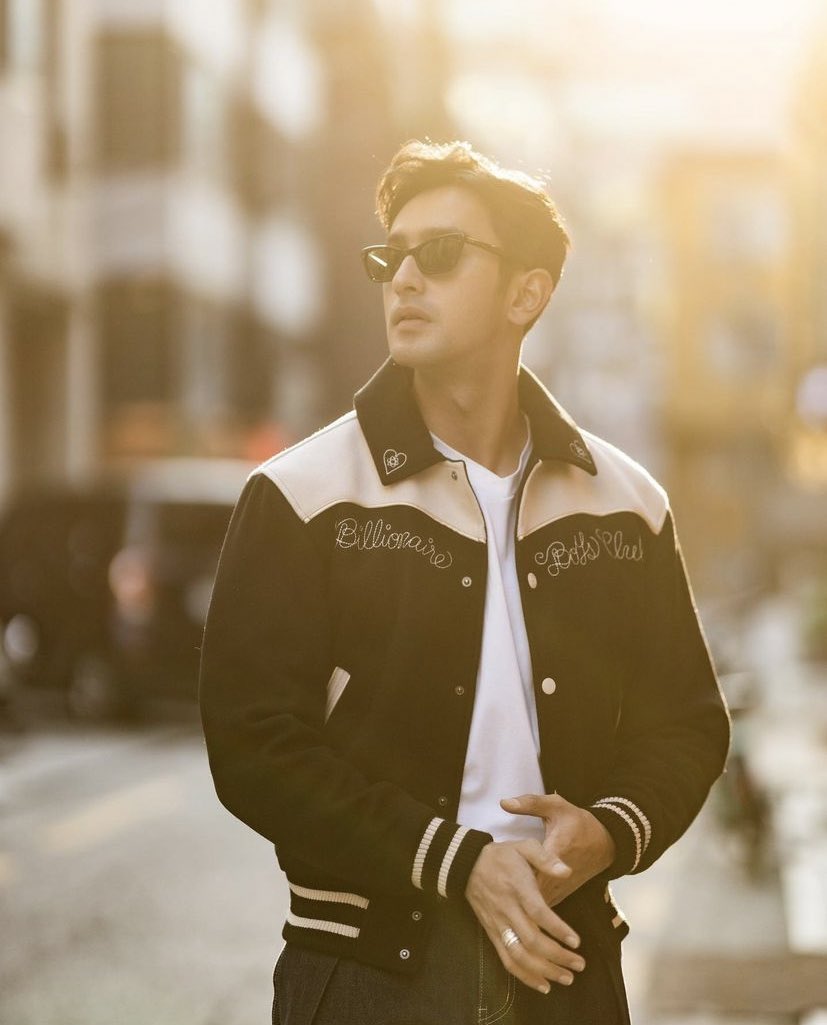 ramadhioz's tweet photo. @TamagoPost ㅤㅤㅤㅤ
ㅤㅤㅤㅤ
𝐑𝐀𝐌𝐀𝐃𝐇𝐈𝐎 𝐄𝐋𝐌𝐀𝐑, 𝟑𝟎 𝐭𝐚𝐡𝐮𝐧. 
Seorang Tour Guide. 

Calon kawan kesibukannya apa?
ㅤㅤㅤㅤ
ㅤㅤㅤㅤ https://t.co/frrRCMzI6T