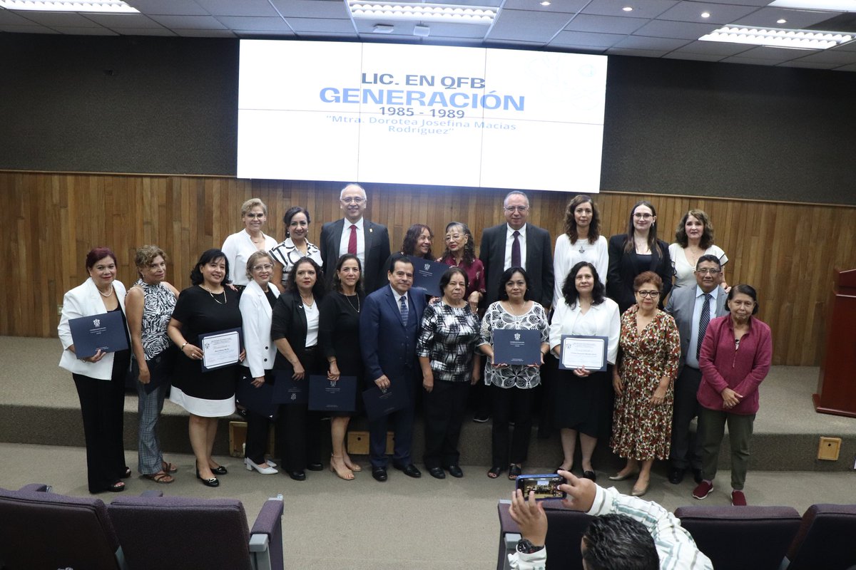 udegcucei's tweet photo. 🎉 ¡Celebramos 35 años de egresados de la Licenciatura en #QFB! 🎓 https://t.co/7N63JRUCPJ