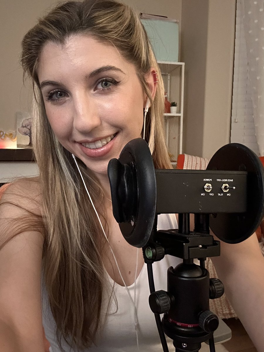 live asmrrrrr (I’m turning thiiiirtyyyy) twitch.tv/frivvifox