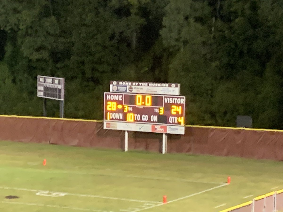 jetnova16's tweet image. Gloversville Huskies Vs Amsterdam Rams
Halftime Score: 13 Huskies 12 Rams
Full Game Score: 28 Huskies 24 Rams
@WTEN 
@Griffin__Haas