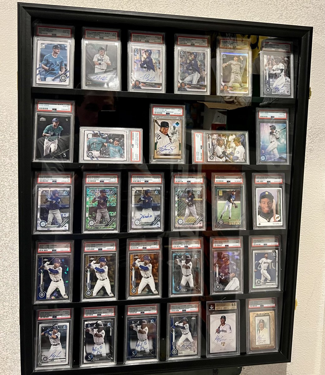 SportsAddict___'s tweet image. 🚨🚨STOLEN CARDS 🚨🚨

My house broken into last night and these two frames were stolen…. 

If anyone in PNW happens to see them turn up, please let me know! 

@CardPurchaser