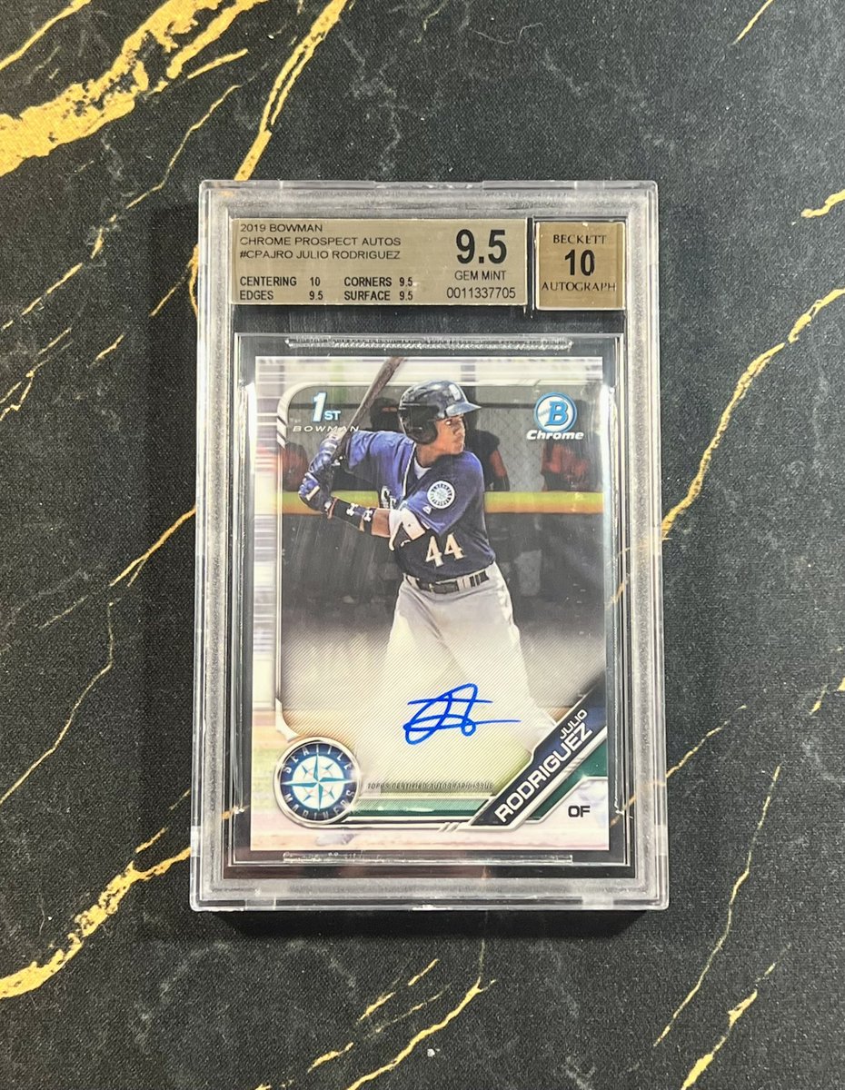 SportsAddict___'s tweet image. 🚨🚨STOLEN CARDS 🚨🚨

My house broken into last night and these two frames were stolen…. 

If anyone in PNW happens to see them turn up, please let me know! 

@CardPurchaser