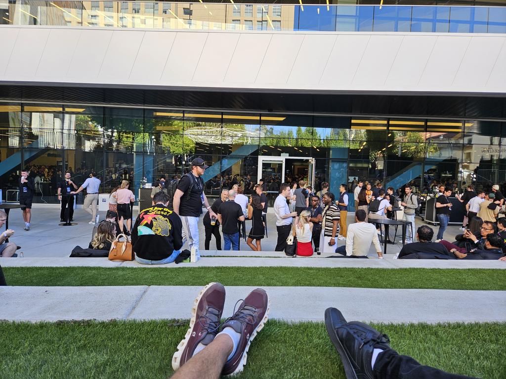 #rdc24 chilling outside with fresh beer if anyone wanna come to meet up! 

W/ <a href="/_Chichine/">Chichine</a> <a href="/fabuss254Dev/">Fab</a> <a href="/VincainRBX/">Vincain_RBX</a>