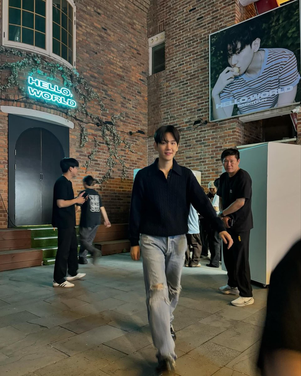 스텝분 인스타에 올라온 백현이 너무 아기 강아지야 ~~ 🐶🐾