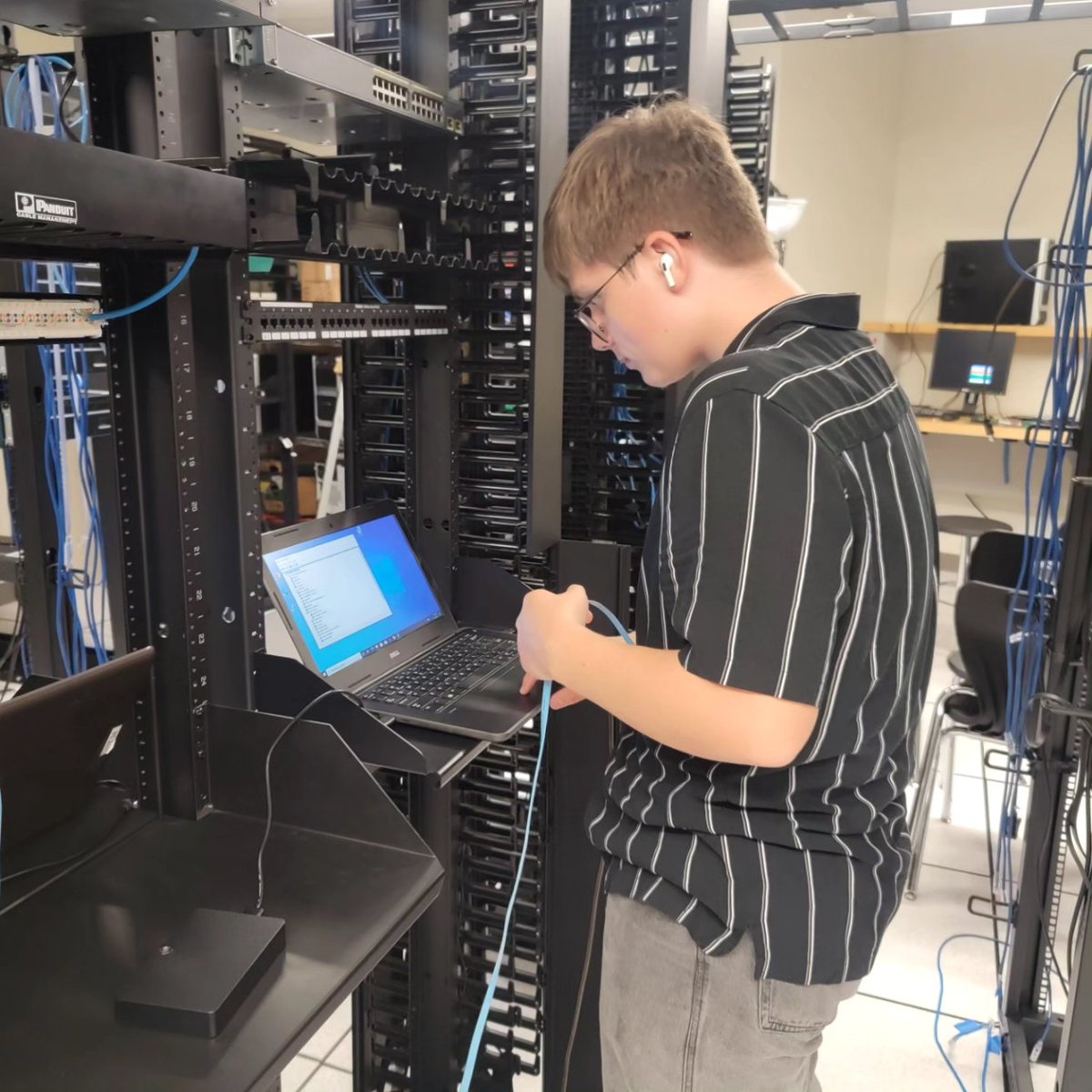 Mr. Richey's Networking Securities students worked on network configurations today in the lab #HCTCREADY #EMSproud <a href="/KimTraylor01/">Kimberly Traylor</a> <a href="/mrichey125/">HCTC Infotech_Michael Richey</a>