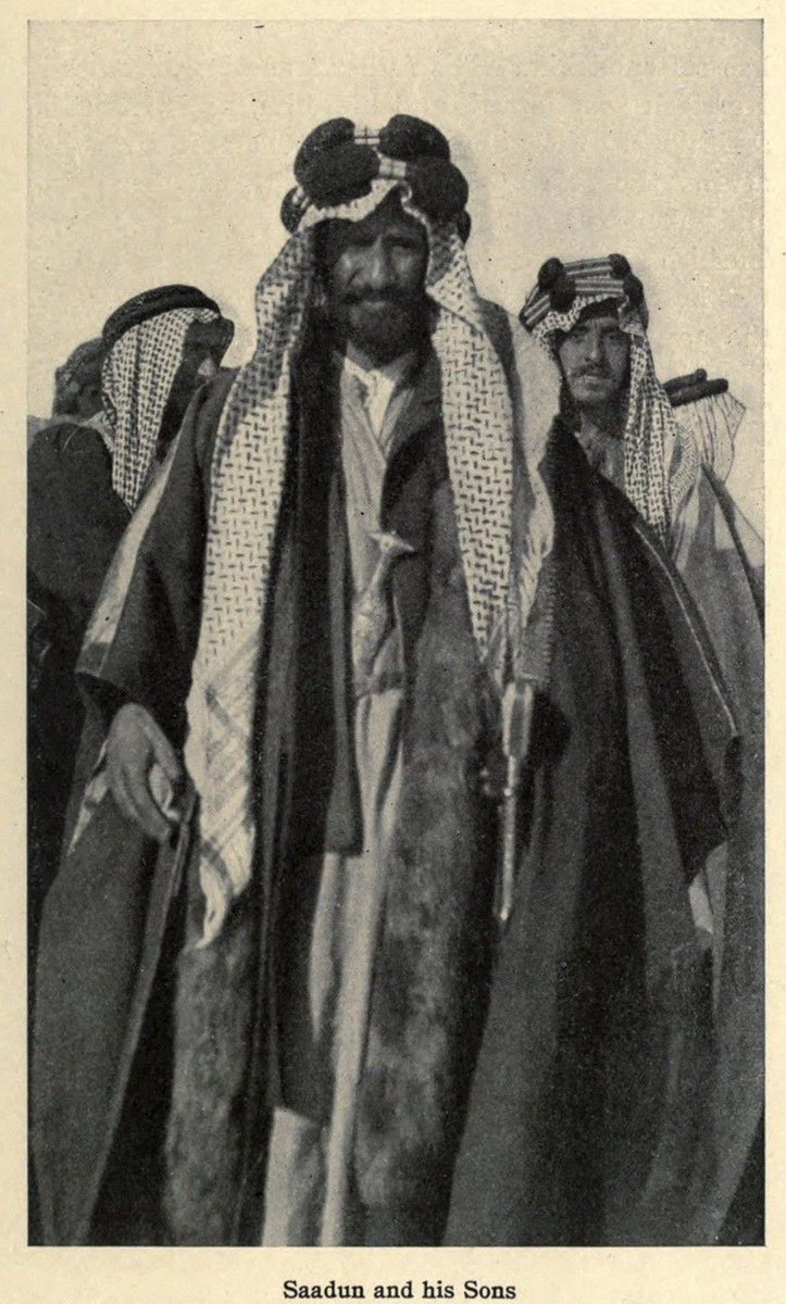 صورة  الشيخ سعدون باشا السعدون أمير #المنتفق  مع أبنائه ثامر وعجمي .