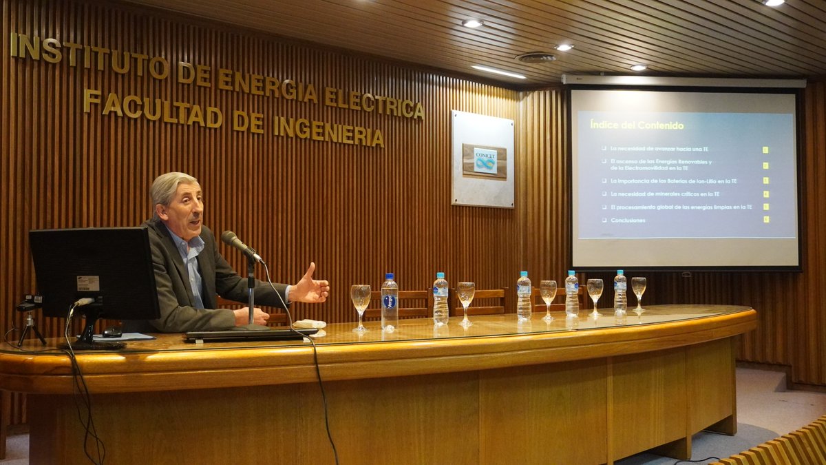 Nos seguimos encontrando para debatir y pensar estrategias que mejoren la educación y formación en #ingeniería.

⬇️