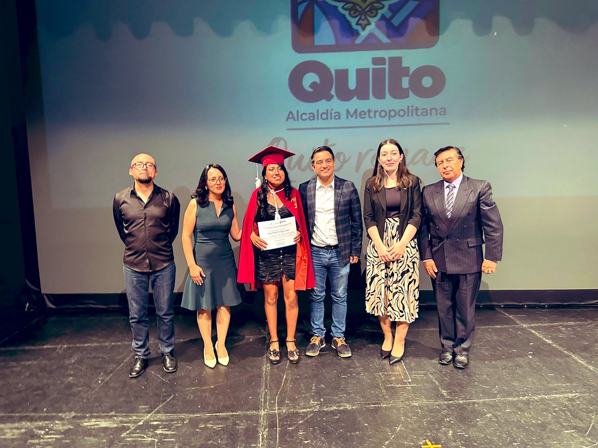 TC_KitoBE's tweet photo. Participamos en la 9na ceremonia de graduación del Programa de Prevencion Integral #BellArte de @saludquito, proyecto que cuenta con el valioso apoyo de #TİKA, agencia cooperacion y desarollo turca 🇹🇷. Türkiye continuará apoyando al desarrollo de los más vulnerables del Ecuador. https://t.co/YYndc1ySeo