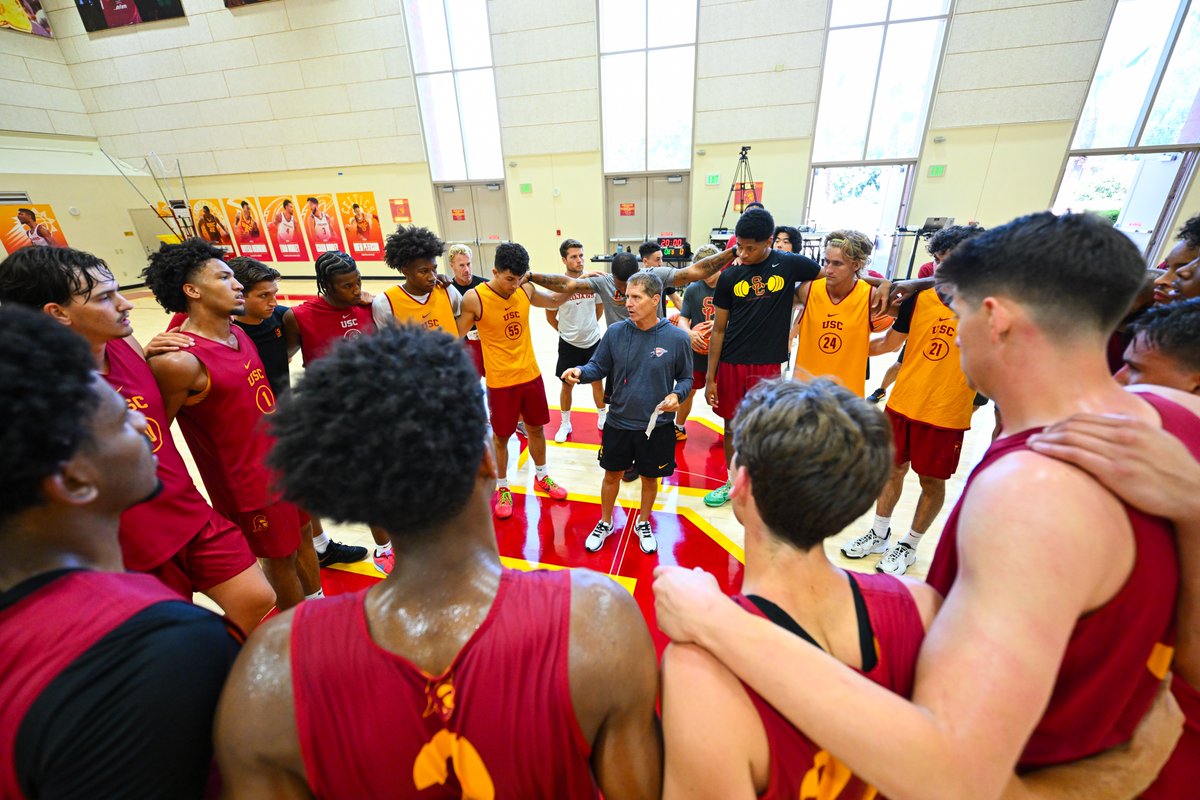 The B1GGEST brand. 

Four USC teams rank No. 1 in the <a href="/bigten/">Big Ten Conference</a> in engagement rate across FB/X/IG since July 2024:

🏀 <a href="/USCWBB/">USC Women's Basketball</a>  
🏀 <a href="/USC_Hoops/">USC Men's Basketball</a>  
⚽️ <a href="/USC_WSoccer/">USC Women's Soccer</a>  
🏐 <a href="/uscwomensvolley/">USC Women's Volleyball</a> 

𝗧𝗛𝗘 𝗣𝙇𝘼𝗖𝗘 𝗧𝗢 𝗕𝗘. ✌️

(Data from <a href="/Zoomph/">Zoomph</a>)