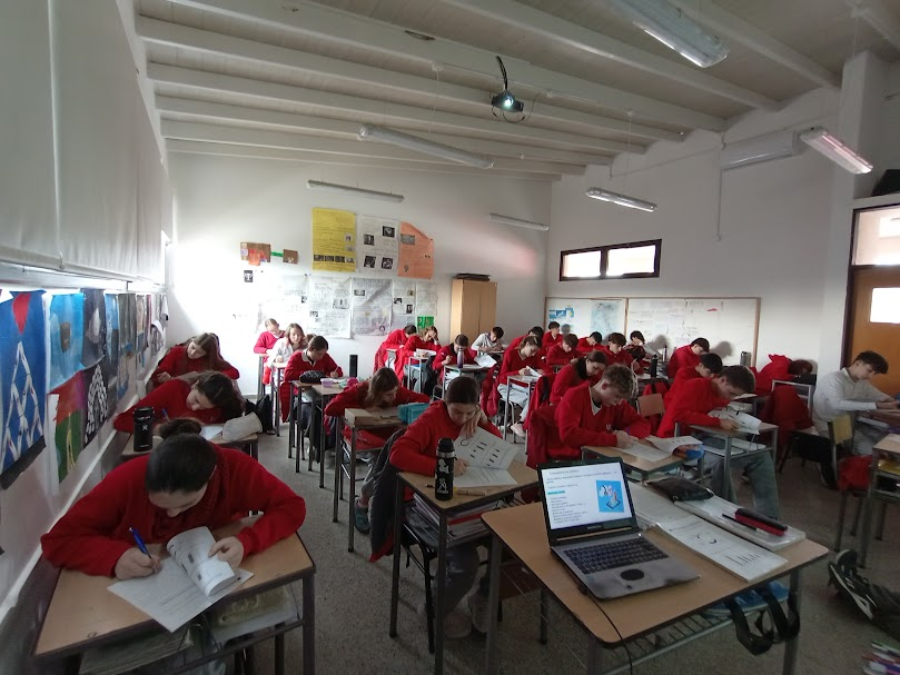 📌 PLIDA Juniores - Simulazione d'esame Prova Scrivere 🇮🇹  ✍️

Gli studenti del 5º anno nella fase di allenamento per la certificazione in lingua italiana, realizzano la simulazione degli esami scritti.
Buon lavoro a tutti loro! 👏👏👏

#plidajuniores #plida #esameinternazionale