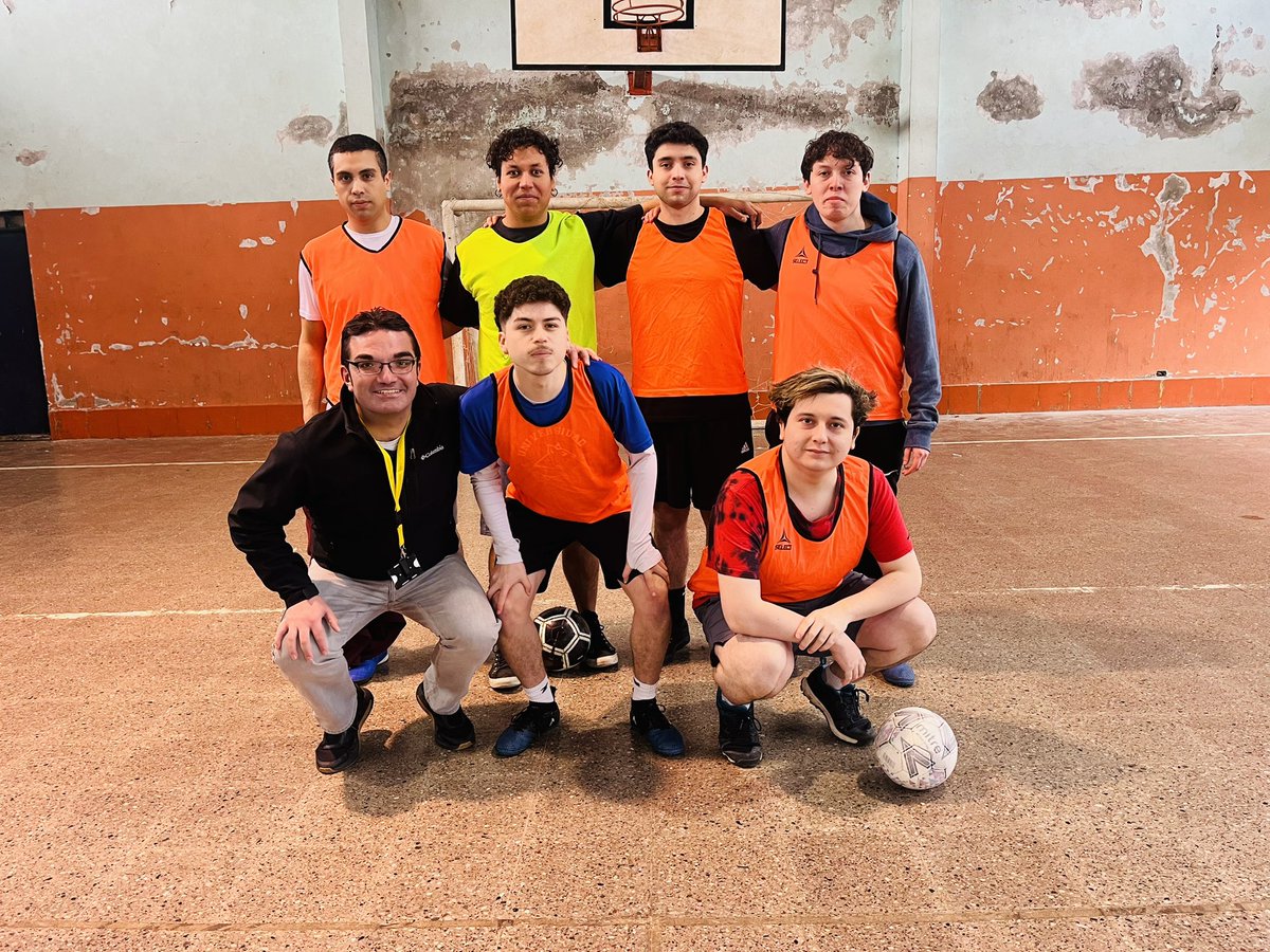 ✅Para cerrar la semana! Siempre es bienvenido un partido de fútbol. 
☑️Jóvenes, funcionarios, visitas y estudiantes de la <a href="/USanSebastian/">Universidad San Sebastián</a> , animaron una entretenida tarde deportiva.

📍Valdiviacl