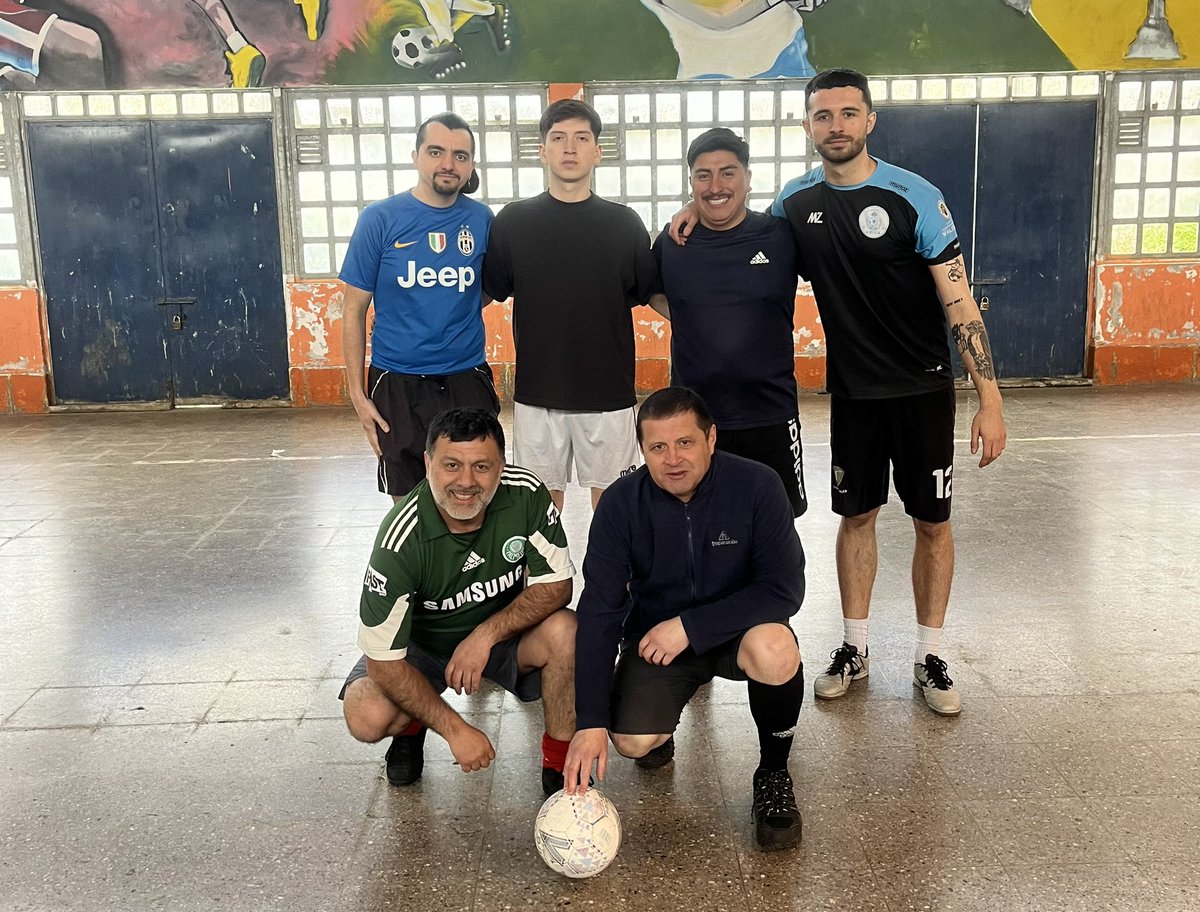 SenameLosRios's tweet photo. ✅Para cerrar la semana! Siempre es bienvenido un partido de fútbol. 
☑️Jóvenes, funcionarios, visitas y estudiantes de la @USanSebastian , animaron una entretenida tarde deportiva.

📍Valdiviacl https://t.co/95nNf2mHB3