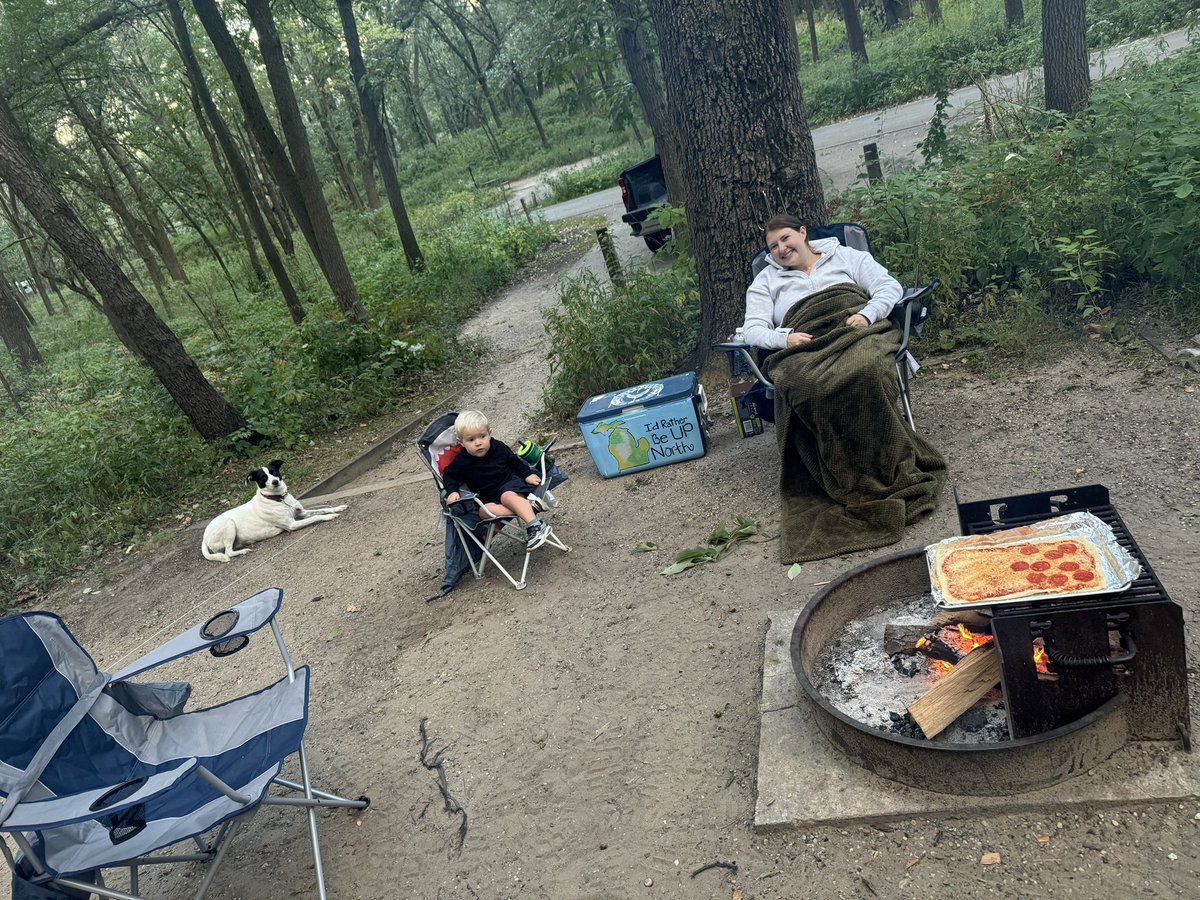 CamWalsh27's tweet photo. Off the grid (suburban campsite with outdoor wifi stations) https://t.co/BcrBrxGXaS