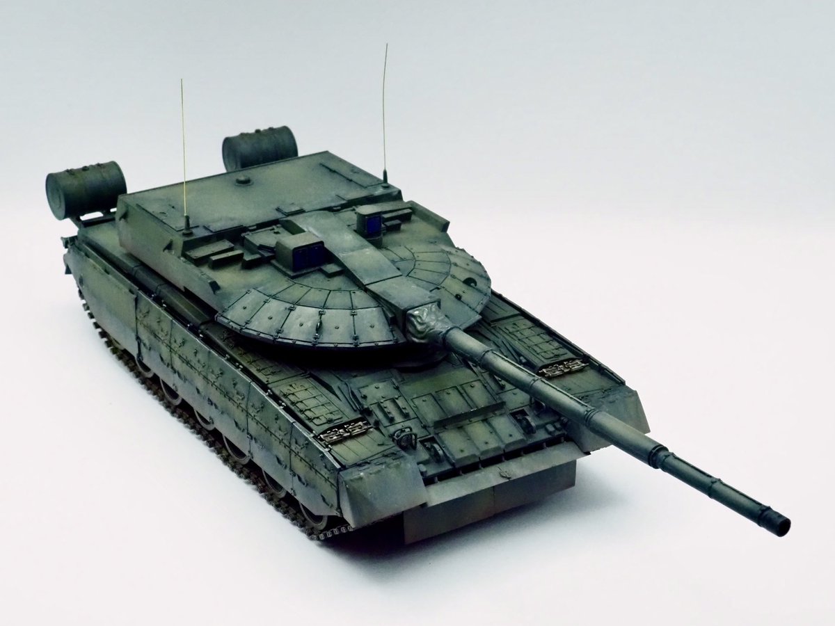 FuwakuT's tweet image. ブラックイーグル、完成しました。
ずいぶん平べったいフォルムの戦車。
試作機なんですかね。

#プラモデル
#OBJECT640
#AmusingHobby 
#新作