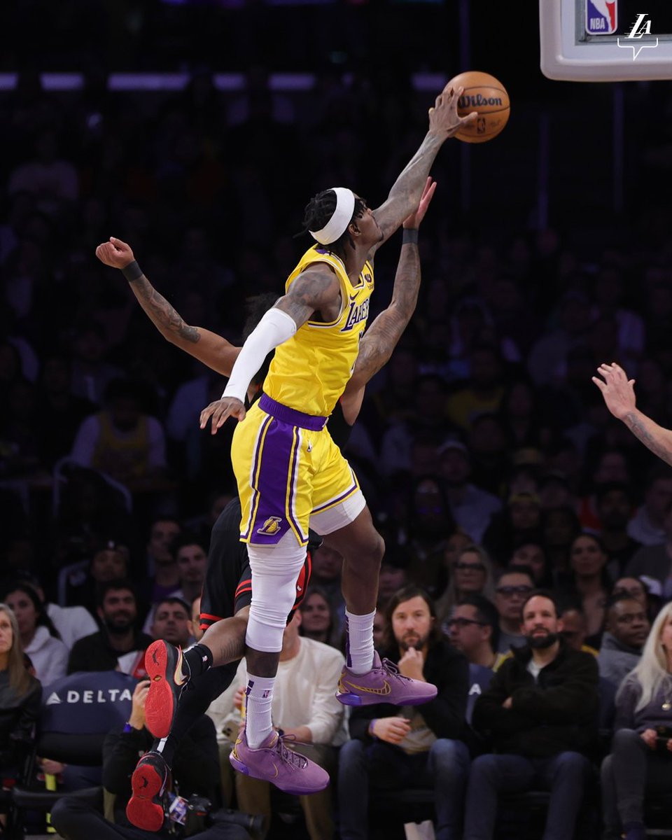 ALakersFanAcct's tweet photo. I can't stress how important Vando is to our ball club 💔

What was Lakers medical staff doing? 

Why is it taking more than seven months to recover??? https://t.co/EYg7EztwB4