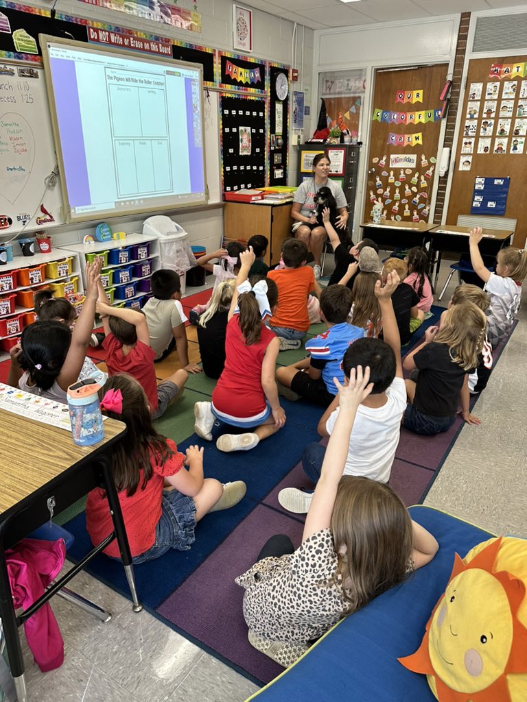 Mrs. Sander and Sunny came for their first visit of the year! We are excited to have them visit our class each week!