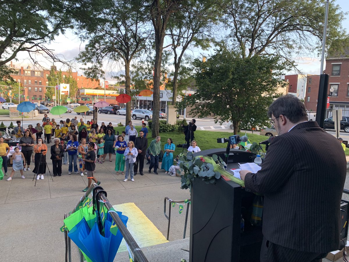 Sokhary Chau (@sokharychau) on Twitter photo Celebrando liberdade & união! Honored to join Brazilian community at Lowell City Hall for #SeteDeSetembro flag raising 🇧🇷. Thanks Romana Cruz, Alessandra Fisher, <a href="/MayorRourke/">Mayor Daniel P. Rourke</a>, & State Reps for your presence! #BrazilianPride #LowellMA Celebrando liberdade & união! Honored to join Brazilian community at Lowell City Hall for #SeteDeSetembro flag raising 🇧🇷. Thanks Romana Cruz, Alessandra Fisher, <a href="/MayorRourke/">Mayor Daniel P. Rourke</a>, & State Reps for your presence! #BrazilianPride #LowellMA