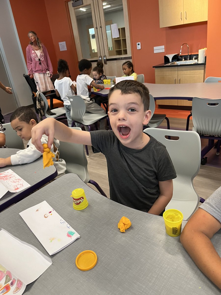 Mrs. Wolfe tweet media