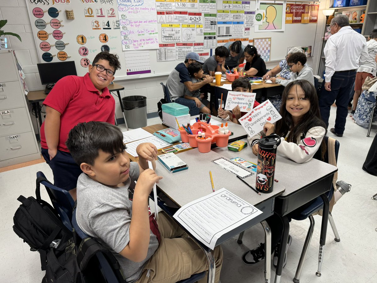 alopez_PDNFAA's tweet photo. Grandparents Day was a success @pdnfaa 🫶🏻❤️😊 we even had a virtual guest! #pdnfaa #4thgrade https://t.co/hD5ngXSG3W