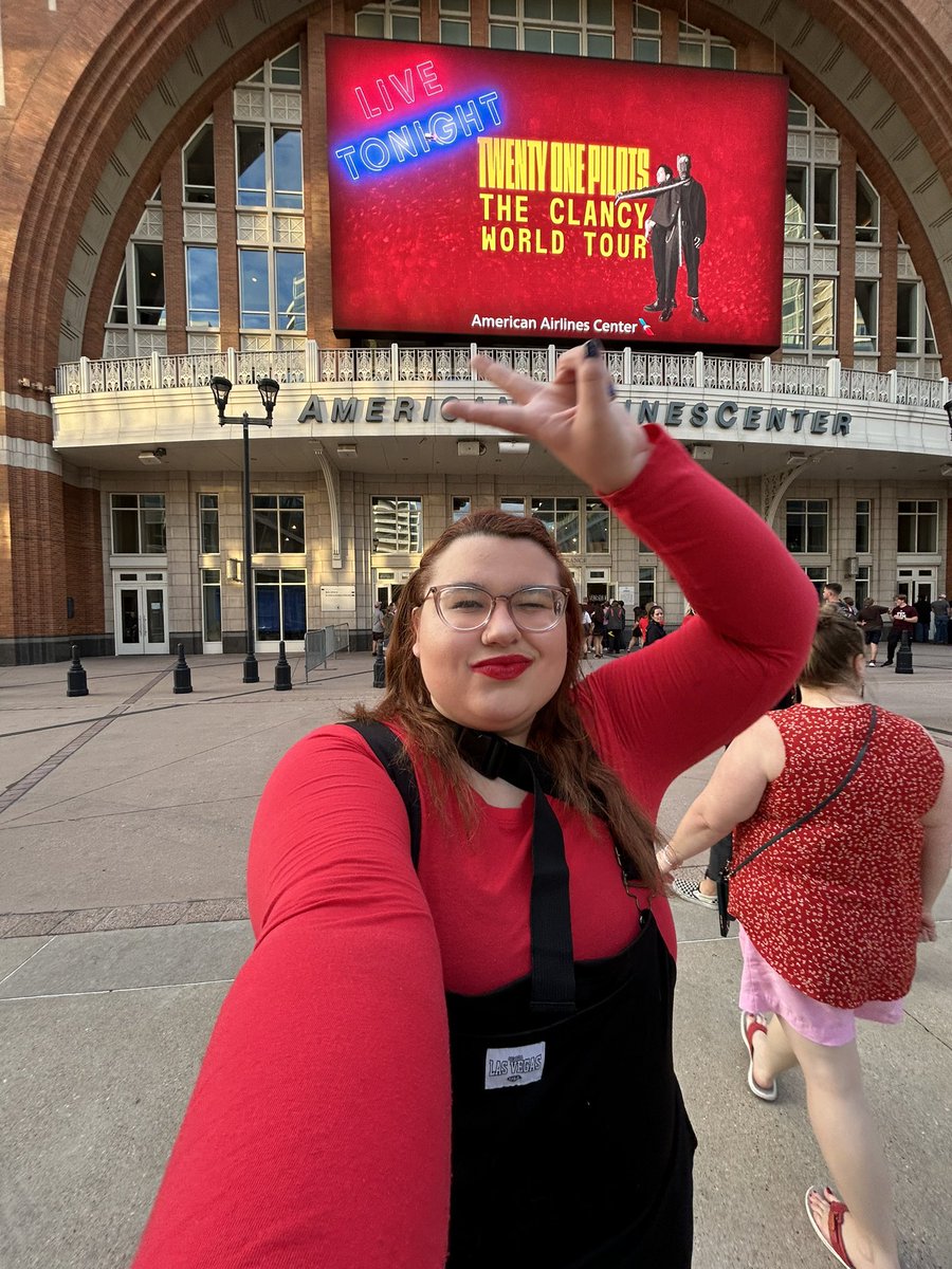 modelminnette's tweet image. arrived at to see the pilots 🔥