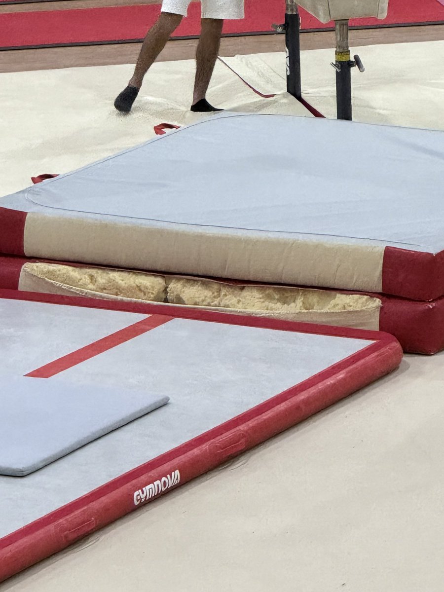 enterARTEdf's tweet photo. Se solicita la ayuda a la @BJAlcaldia para reparar-parchar equipo de gimnasia en gimnasio #2 perteneciente a su misma alcaldía. Todavía pueden durar unos buenos años con las reparaciones correspondientes. Los niños atletas que dan todo su esfuerzo solo agradecerán. https://t.co/06y166eRH1