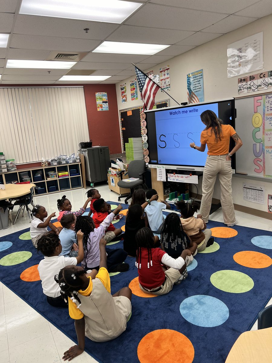 LeadingVictory's tweet image. Incredible PD on #UFLI w/@HollyLanePhD at our 1st leadership summit! So excited to see the impact of implementing @UFLiteracy across grade levels. This is what 2 weeks of implementing w/fidelity looks like in kindergarten @CrosspointeES