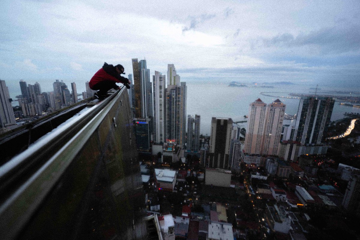 Sebarba_'s tweet image. Panamá lookdowns durante una tormenta al atardecer😶‍🌫️
