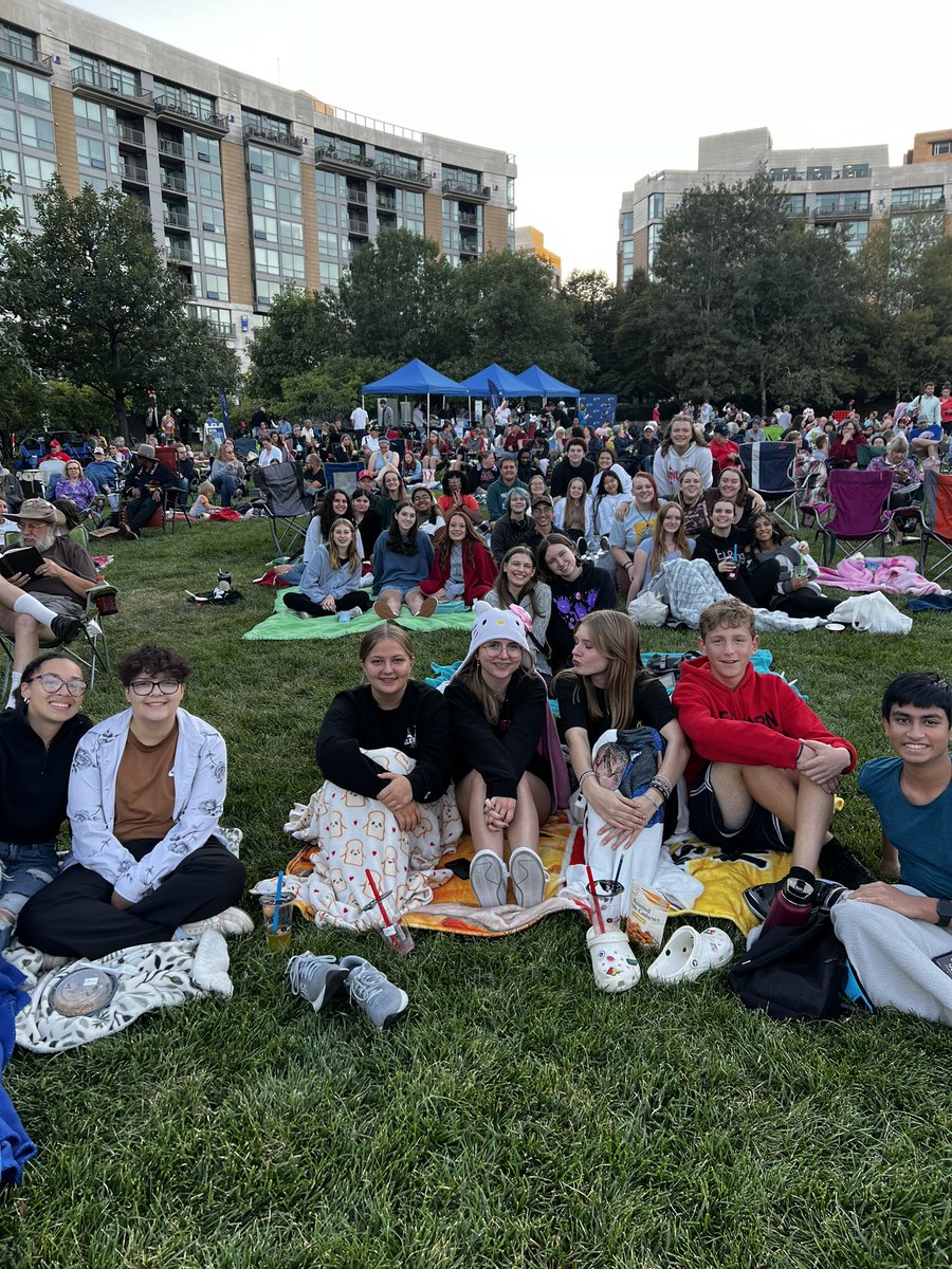 What a beautiful evening out at Opera Outdoors with the EHS Drama Club! 🎵