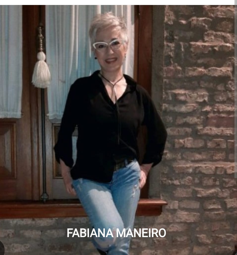 *POCO RUIDO Y MUCHAS NUECES*  Sábado 17hrs.#389
8vo Año 
Dos Cómodos Sillones de Entrevista
⭐ *FABIANA MANEIRO* Gestora Cultural,Directora Productora,nos cuenta de  "CRISALIDAS" Y las  3 Obras  que tiene en Cartel
Prod.y Cond:Patricia Guillermina Rozas
radiocaput.com