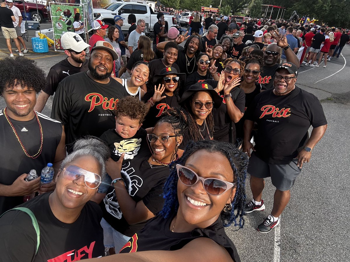 Last week the Pitt State Gorillas open the season with convincing Win 19-3 over the #3 ranked Ferris State. The Johnson crew invaded Kansas in support of #21 Bryce “Hitman” Johnson. We Family Strong. Next up Missouri Southern tomorrow. Let’s Go Gorillas