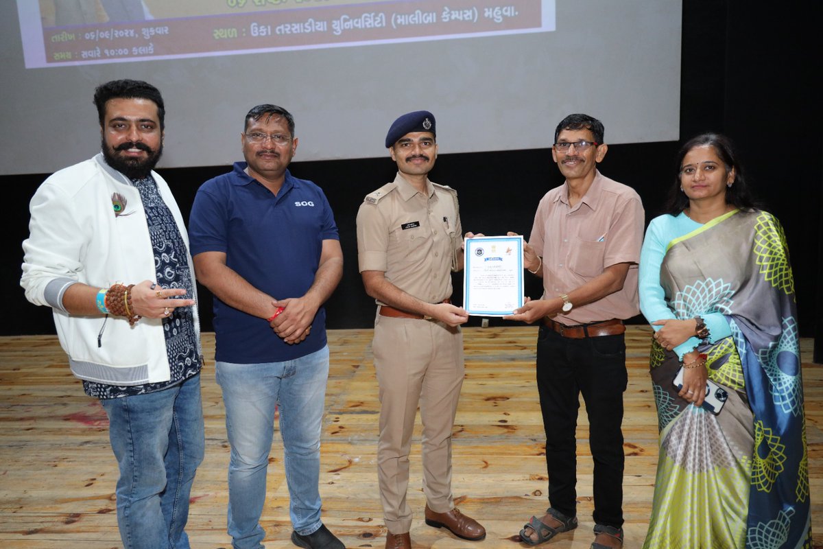 SP_SuratRural's tweet image. સુરત ગ્રામ્ય જીલ્લા પોલીસ દ્વારા &quot;Think, before you click&quot; સાયબર જાગૃતિ કાર્યક્રમનું આયોજન કરવામાં આવ્યું જે અંતર્ગત જિલ્લા કક્ષાએ વિવિધ સ્પર્ધાઓ યોજાઇ હતી.

@dgpgujarat @GujaratPolice
@sanghaviharsh