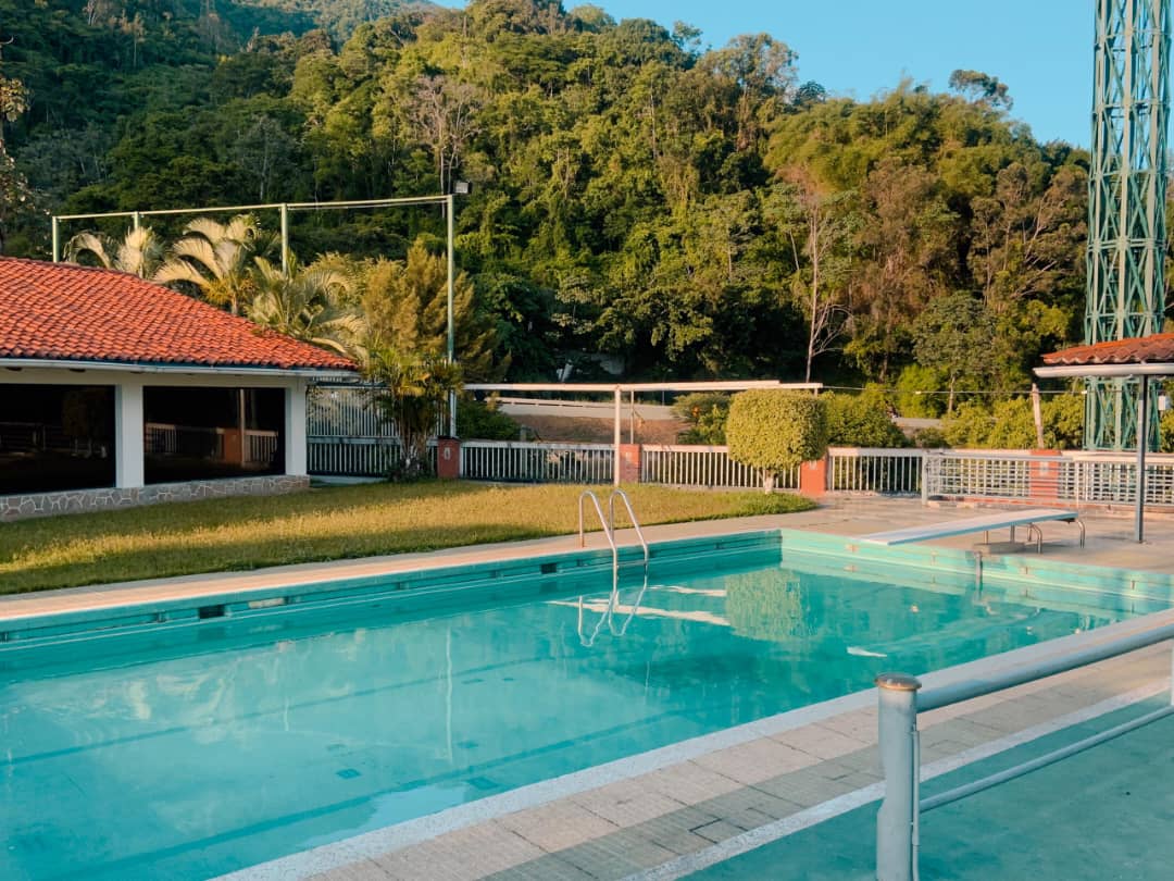 OrquideaDigital's tweet photo. Un día de #piscina en #Caracas solo lo consigues en #Altamira 
Te esperamos en Villa Altamira @villa_altamira_ en Instagram https://t.co/xk9QZzCMub