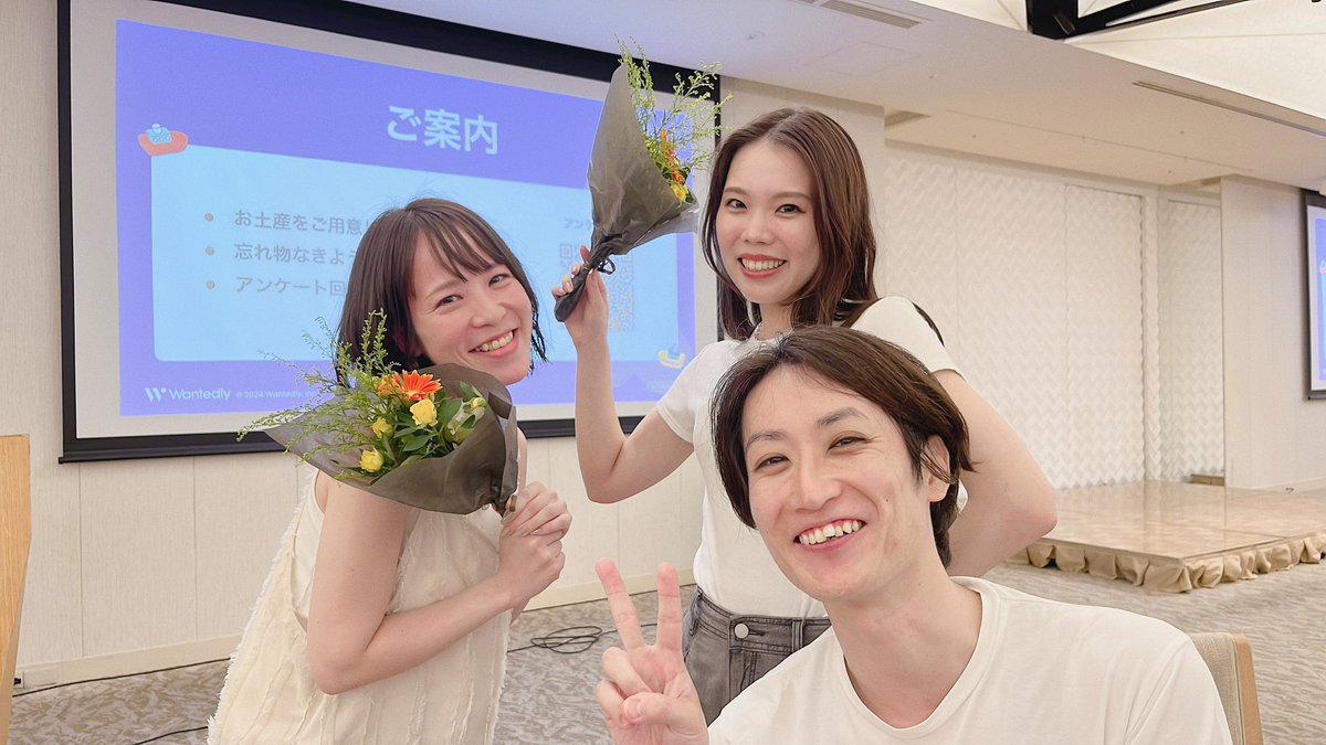 wthiring_yuma's tweet image. 昨日はFY24のYEPP(year end pool party)でした🙌毎回オシャレなKVを作ってくれるデザイナー最高♡
そして！大好きな相方@ikeda421 とvalue表彰もらいました✨️
 #movefast でこれからもココロオドル組織を作っていきたいと思います😊