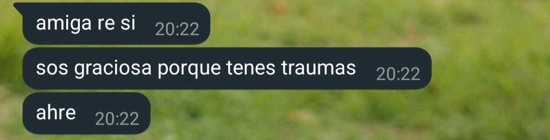 ValenCrivellini's tweet photo. Mi psicologa: el inconsciente no entiende de chistes. 
Mis amigas: https://t.co/yut3W4NdIb