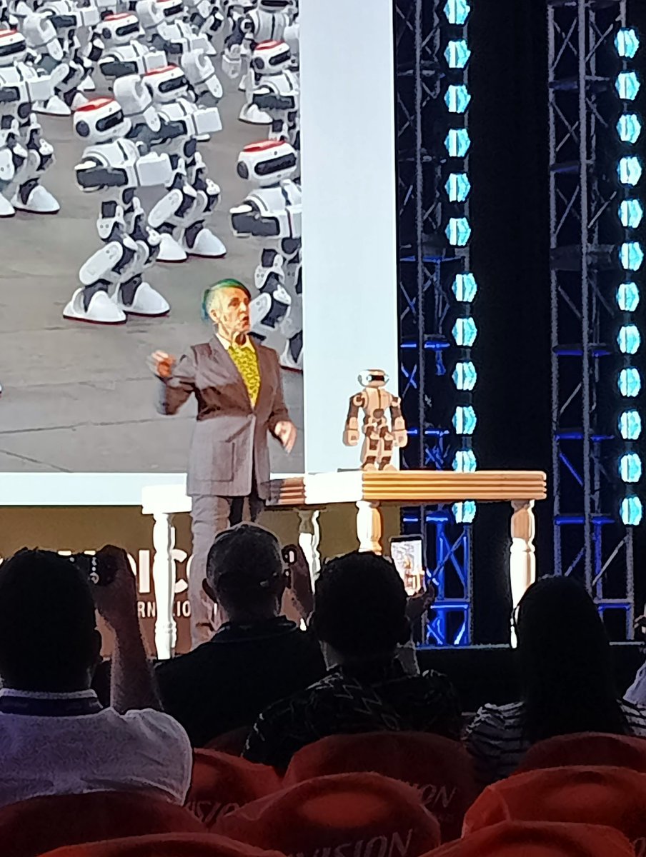 DavidDiazBurgos's tweet image. Andra Keay (@RobotLaunch) gave today a fantastic presentation at #ANDICOM2024 in Cartagena.
Robot and humans: Making a better future
Great insights!
And I loved the little robot, a total show off 😎