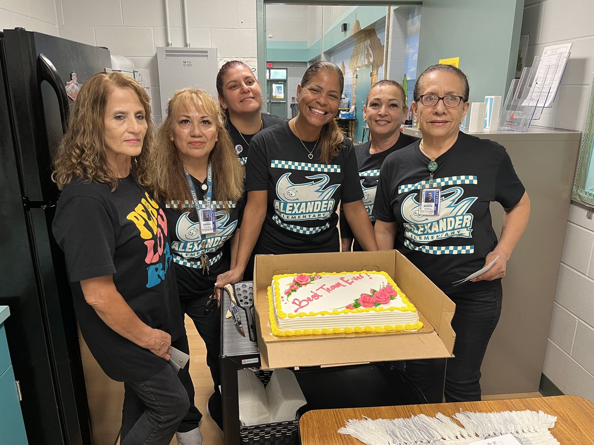 Thankful to the <a href="/KatyISDMandO/">Katy ISD MAINTENANCE & OPERATIONS</a> team for coming out to present our custodial staff with a ⭐️ award for the wonderful work they do every single day! We are so blessed to have the best crew! 

#peaceloverae
#raeinkaty
<a href="/katyisd/">Katy ISD</a>