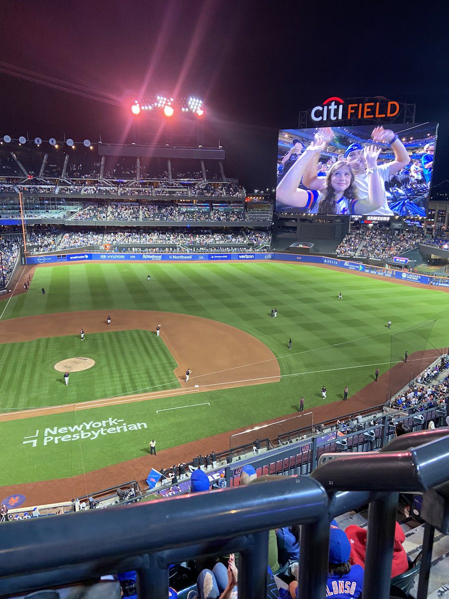 Wing_Lover69's tweet image. tie game heading into the 9th. need some #metsmagic #lmg