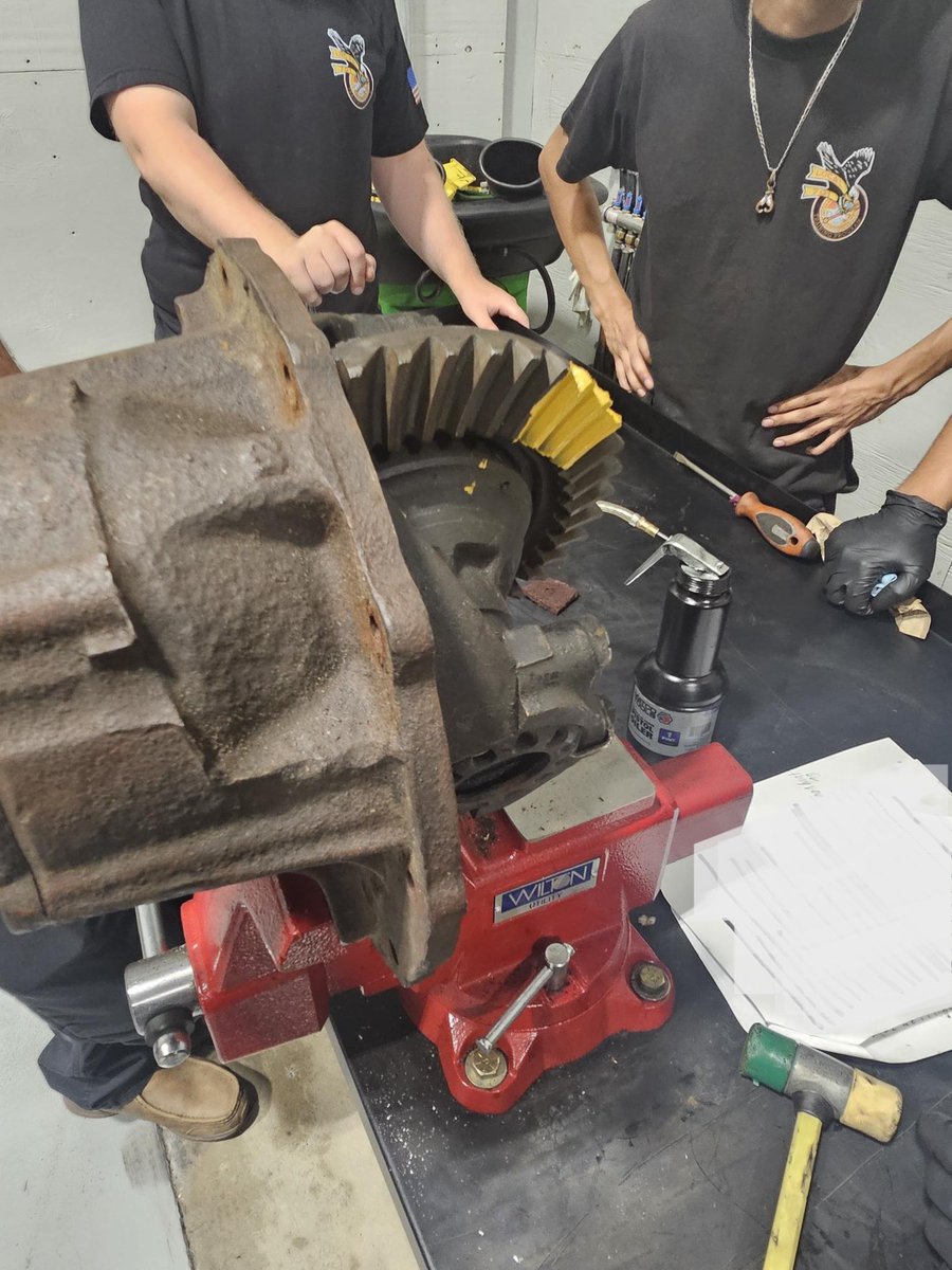 IAM701Training's tweet photo. When it comes to final drives- inspecting, determining the root cause of failure, and carrying out proper set up procedures, were just a few things students were involved with in yesterdays Drivetrain class https://t.co/v2bLpbu1xA