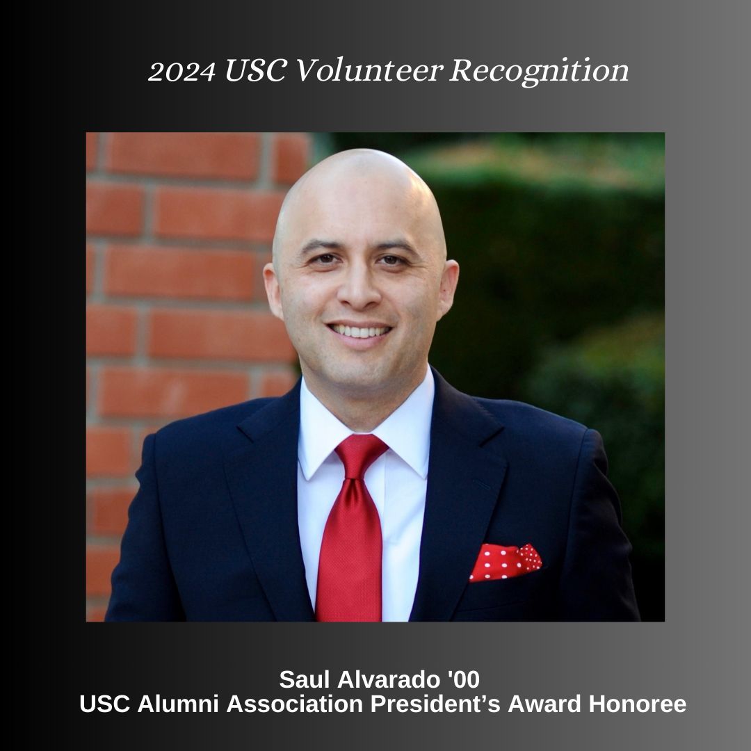 #Tonight💫 The USC Alumni Association is excited to honor and recognize the outstanding contributions of volunteers who have devoted their time and energy in service to the university.The USC LAA congratulates Saul Alvarado '00 and all of tonight's honorees!
#USCLAA #USCAlumniVRD