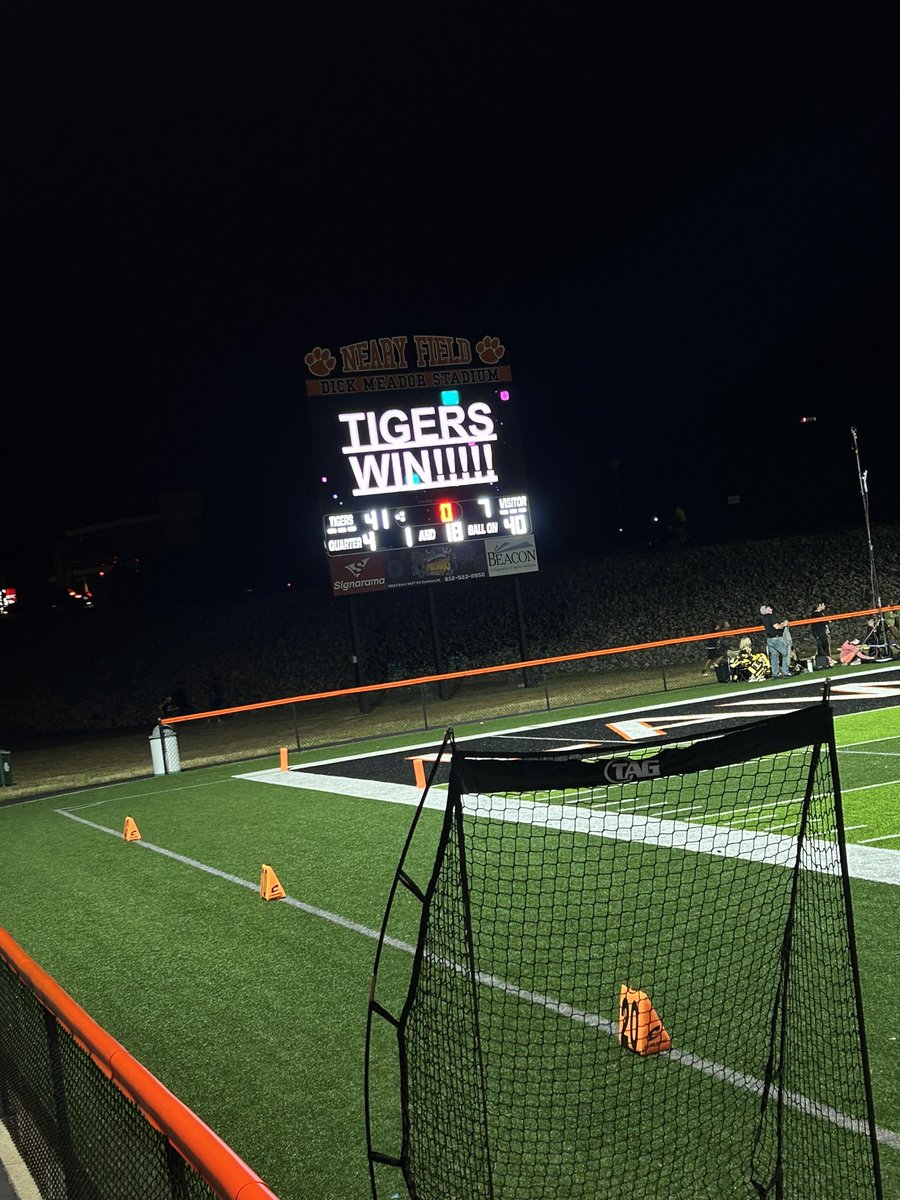 jack_voss3's tweet photo. Final from Lawrenceburg
Milan π‘β«οΈ - 7
Lawrenceburg π
- 41
Top performances go to WR Keaton McGrath, QB Crue Gilmore, and LB Noah Knigga
#INPreps #indianahsfootball @IndianaPreps @KniggaNoah @LBurgFootball @earecruiting1 https://t.co/bldzmPegfQ