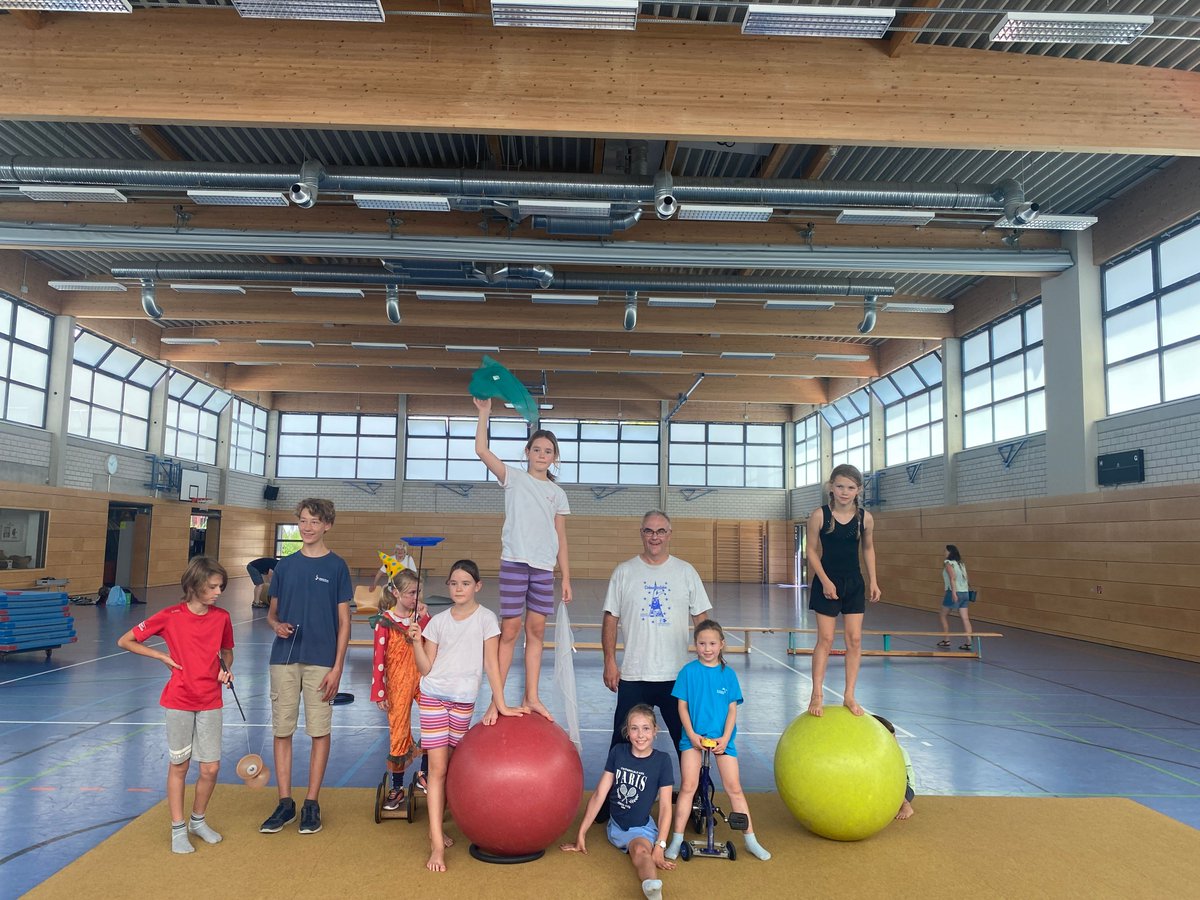 SWPde_bot's tweet image. #SWPPlus #Zirkusschule #Ferienprogramm in Senden: #Zirkuszauber und #Anspannung- #Ferienkurs endet mit großer Show swp.de/lokales/ulm/fe…