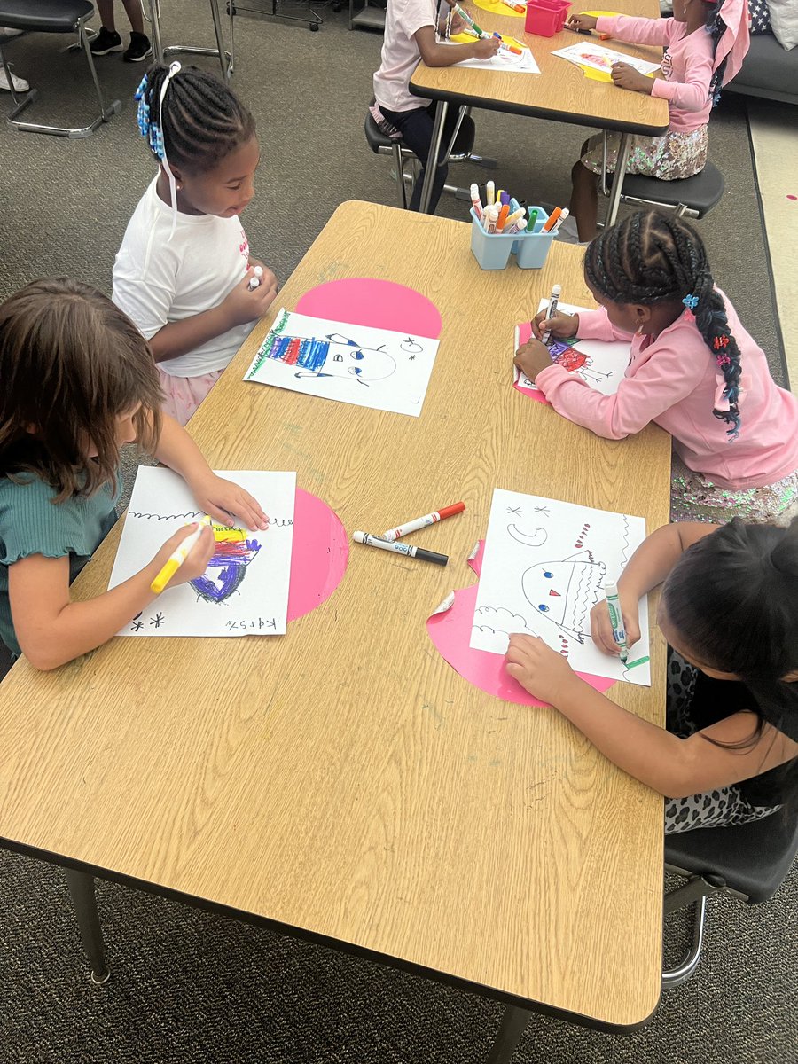 ➰〰️Kindergarten learned about LINE, one of the Elements of Art and created their own Line Owls➰〰️🦉🎨 <a href="/HumbleISD_OE/">Oaks Elementary</a>  <a href="/Oakskinder/">Oaks kindergarten</a>