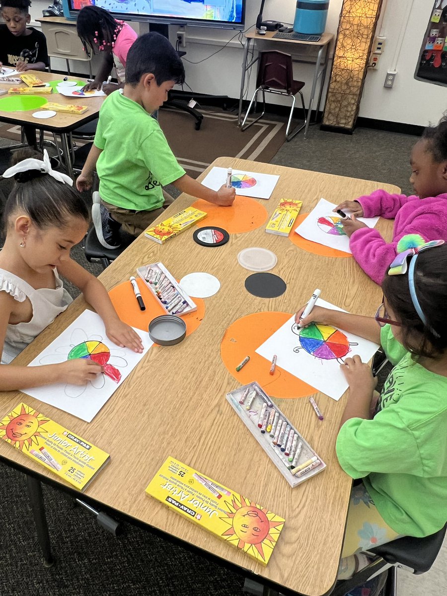 🌈First graders learned about COLOR, one of the Elements of Art. They created color wheels and then got to be creative and turned them into fun creatures! 🐌🎨<a href="/HumbleISD_OE/">Oaks Elementary</a>