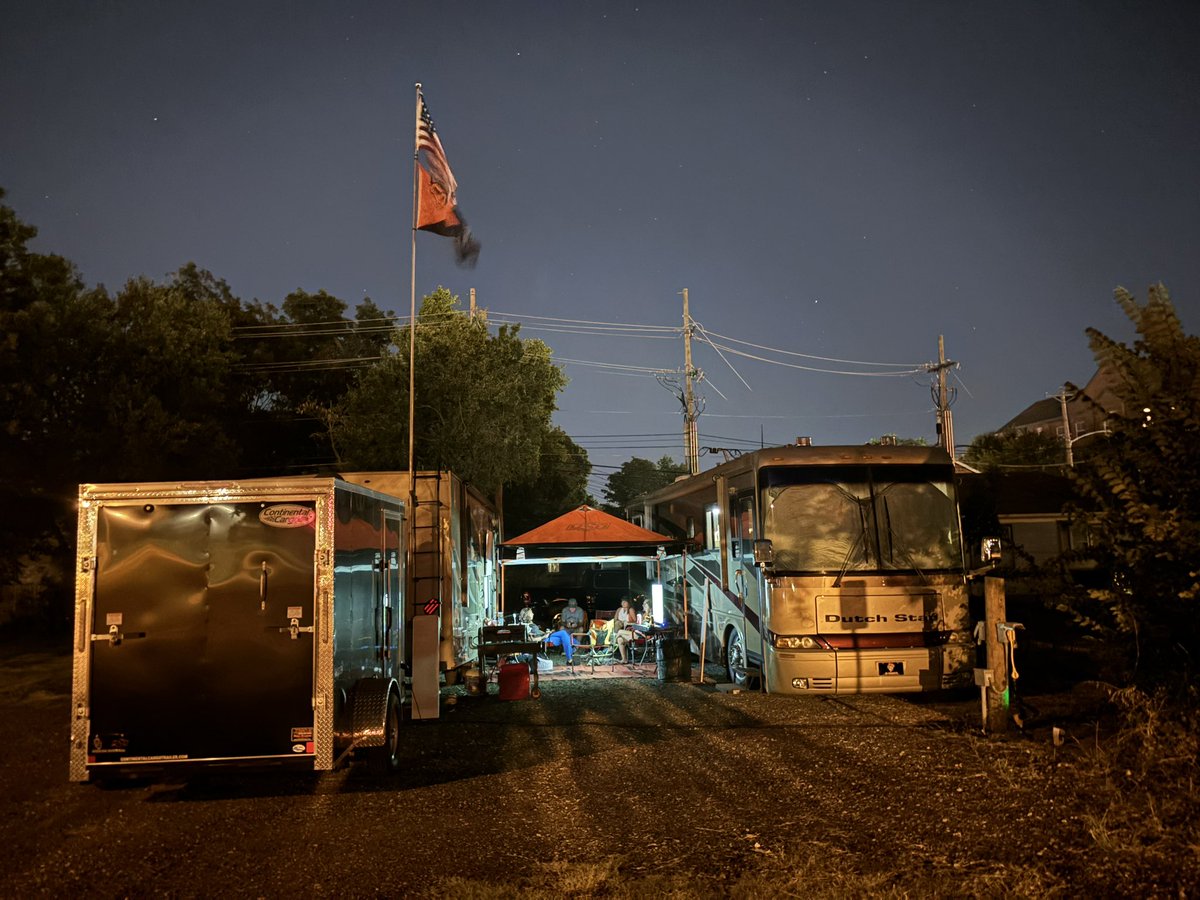 KBarcus's tweet image. RV’s and tailgate are set up! That glow though! #GoPokes