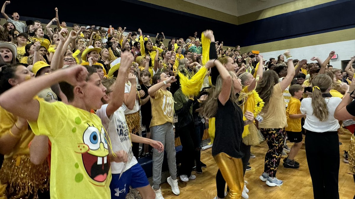 THIS is Oak Hills! We Are Lions Hear Us Roar! #PepRaLLy