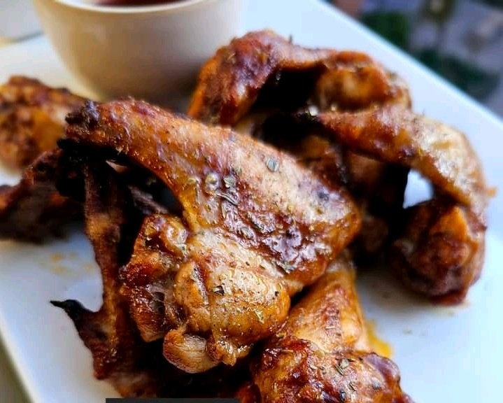 ThulaniWillem's tweet image. This is how it&apos;s done, I use it to marinate wings, and you can see the final product. Mhm🤭😋 @Cerebos_SA
@Georgekhoza007 @LecbaMo @SindisiweKune10
#Cerebos #SeeHowItRuns #MoreThanJustSalt #Braaimonth #CerebosBBQBraaiSalt #Streetfood #Braai