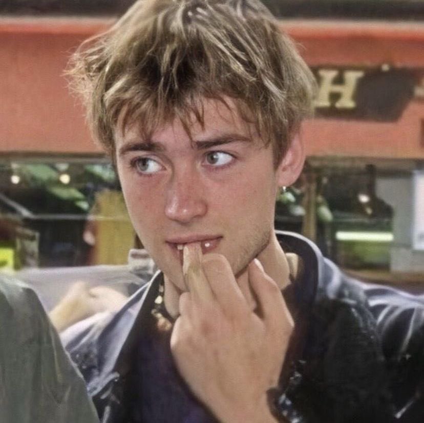 httpsmoniica's tweet image. yall dont see it but i do