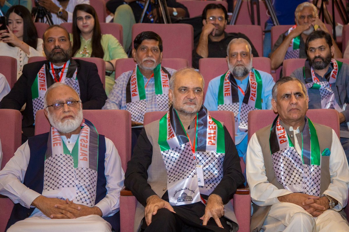 AlkhidmatOrg's tweet photo. Chairman Alkhidmat Health welcoming Chief Guest Speaker Ameer Jamaat-e-Islami Pakistan, Engr. Hafiz Naeem ur Rehman, to Alkhidmat Medcon at Expo Center Lahore.
#medcon #medicos #alkhidmat #expocenter #lahore https://t.co/ReqhGz8Dg6
